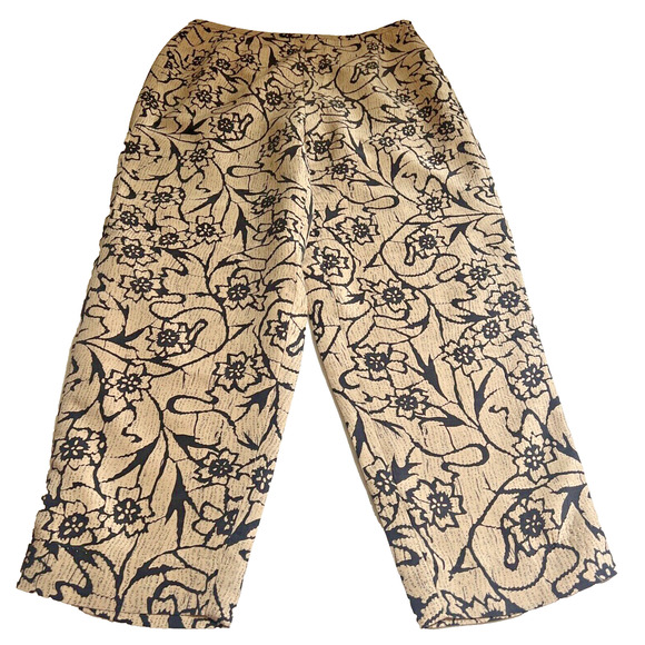S.L.B.Vintage Silk Floral Print Sz 10 Pants in Beige / Black Capri Inseam: 25" - Picture 2 of 10